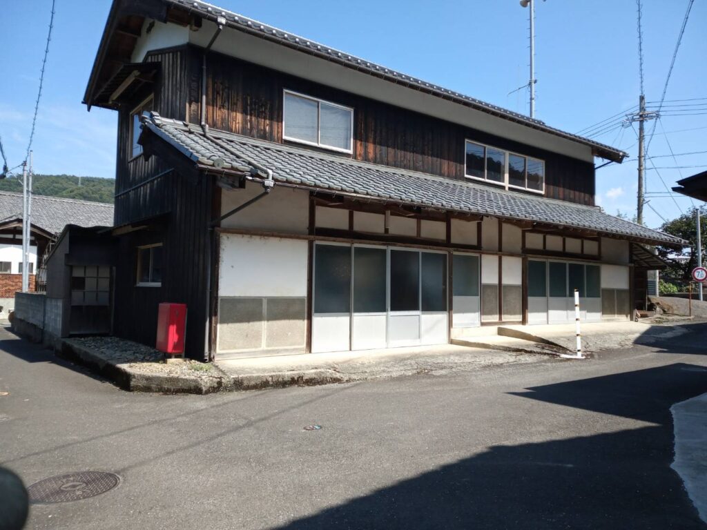№F302-2【福井県小浜市尾崎】農作業小屋あげます！地目は宅地です。駐車スペース複数あり。地元の農家さんに貸していました。ご見学いただいた方からは「立派すぎて家かと思った」と言われています。