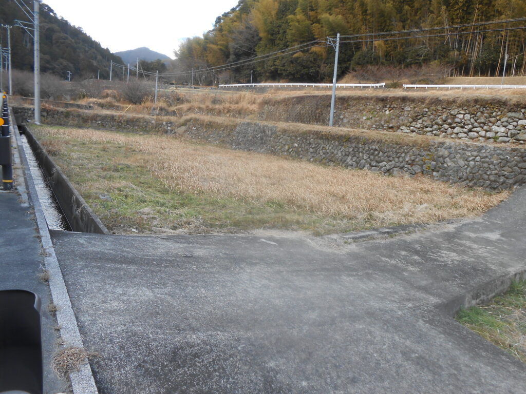 【三重県松阪市辻原町】農地（田）2筆あげます！定期的に草刈りをして管理中です。０円物件！