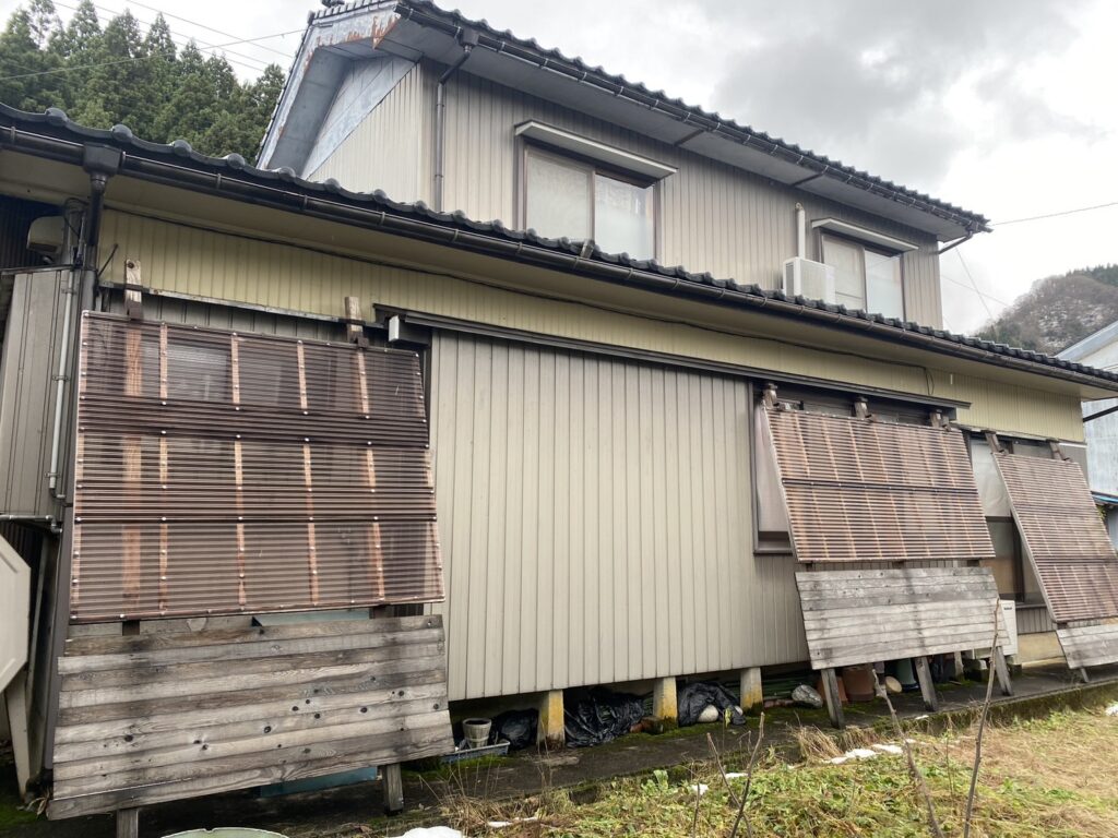 （お譲り先決定）【富山県下新川郡朝日町】古屋付きの宅地あげます！数年前まで父が暮らしていた山間部のお家あげます、エアコンつき・洋式トイレです。徒歩圏内に商店もあり、駐車スペースもあります。