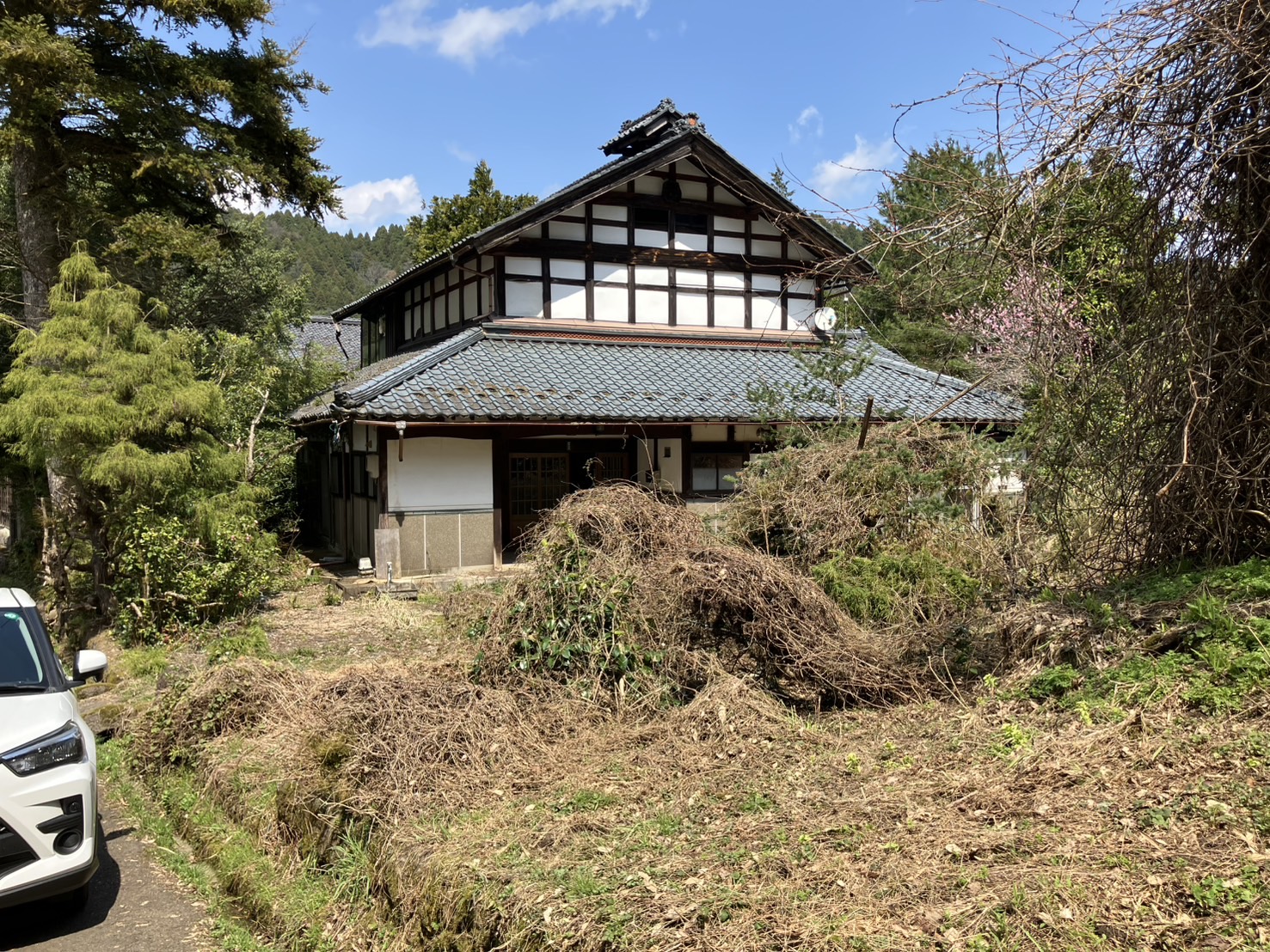 （商談中）【福井県越前市領家町】古民家０円であげます！1階・2階ともに一部、床が抜けています。雨漏りもありました。鍵の開かない倉庫とセットです。倉庫は筆界未定地上にあります。住むためには相応の修繕が必要です。