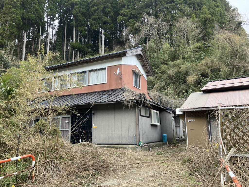 （お譲り先決定）【富山県氷見市姿】海も山も徒歩1分！作業場付きの古民家０円であげます！震災の影響か一部、床が抜け落ちています。
