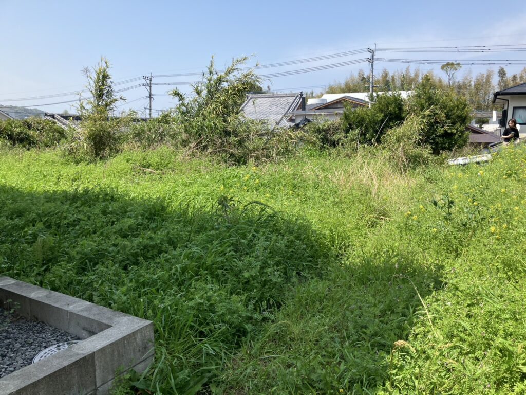 （お譲り先決定）No.J585【鹿児島県南さつま市加世田】土地あげます！更地です。謄本上は宅地ですが接道の問題で家は建てられません。資材置き場や駐車場などにいかがでしょうか？