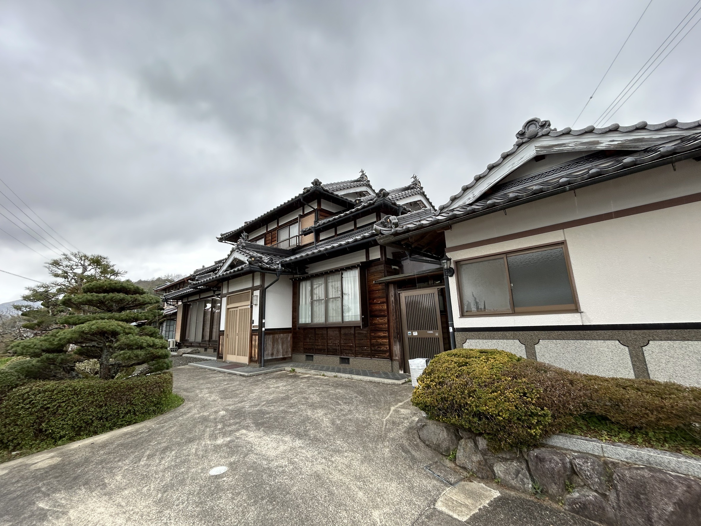 （募集停止中）【京都府綾部市私市町】宅地あげます！2024年まで父が大切に住んでいた実家です。水まわりリフォーム済、近隣には移住者も多いエリアです。京都の古民家お譲りします。庭・蔵・倉庫・車庫・離れ付きです。