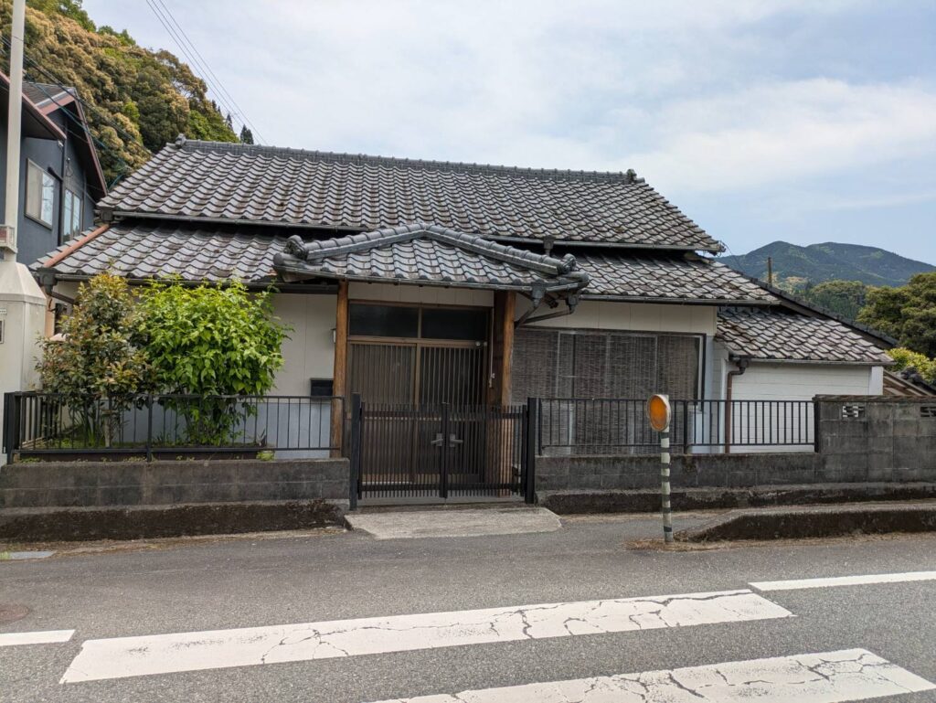 （お譲り先決定）【熊本県八代市東陽町南】お庭＆小屋つきの古家お譲りします！築約70年ですが一度リフォームしており今でもお手入れすれば住める状態だと思います。残置物多数ありますが現状有姿です。近隣に山林化した畑もあります。