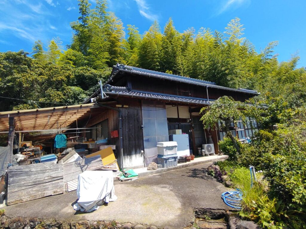 （商談中）【大分県宇佐市今仁】古民家空き家、0円であげます！室内残置物多めです。住むためには相応の管理や修繕が必要ですが、活用してくださる方に無料でお譲りします。山林原野つき。畑付きのため農業委員会へ農地取得の手続（3条申請）が必須です。土地が広大です。０円物件！